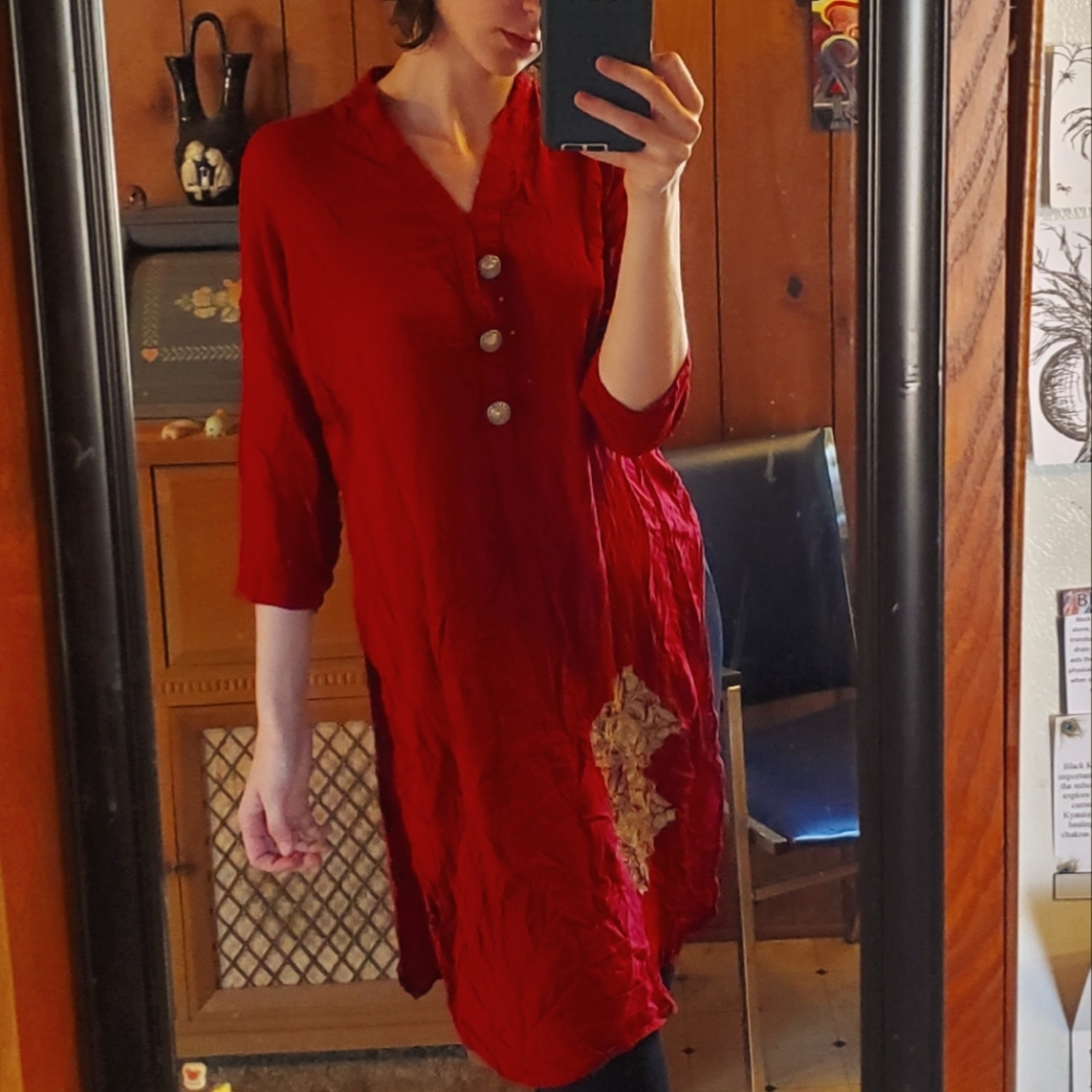 Bright red tunic type long tall Long-sleeved top